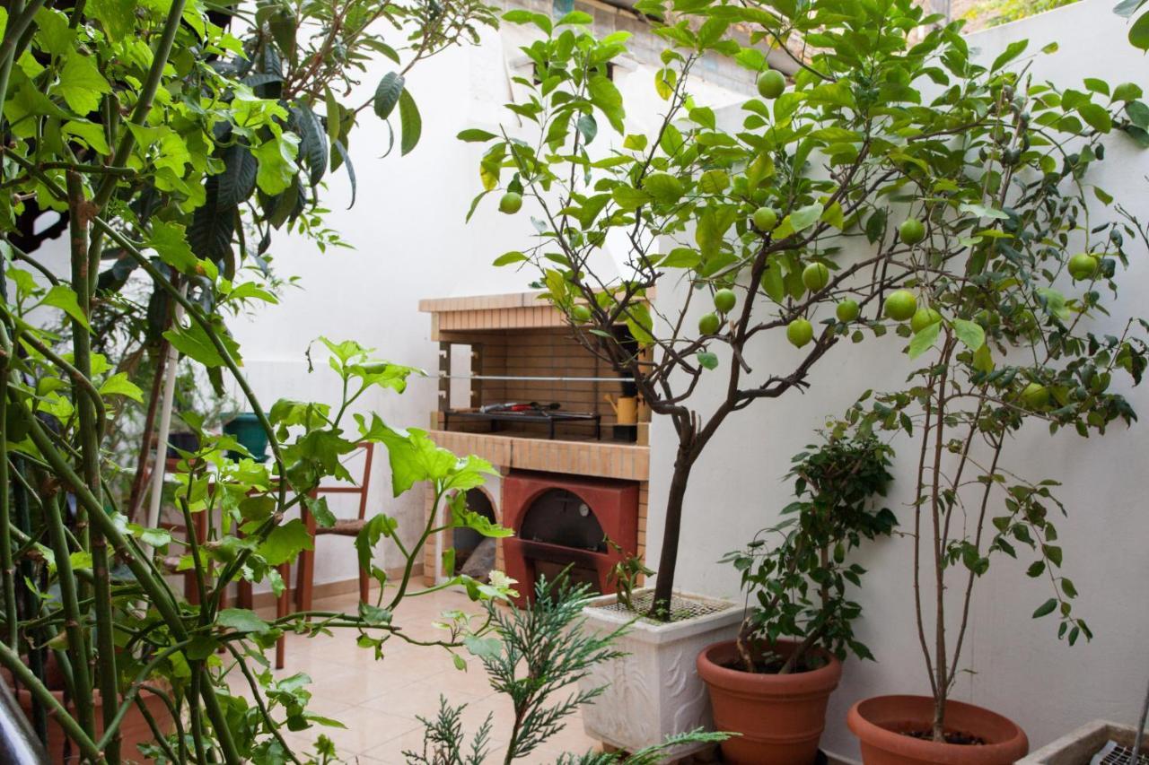 Psyri Neoclassical House With Yard Atenas Exterior foto